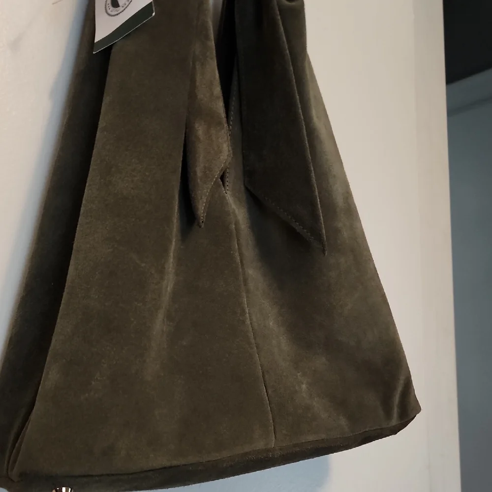 Anna Paola Olive Green Versatile Shoulder Bag with Minimalist Design Suede - Picture 4 of 16